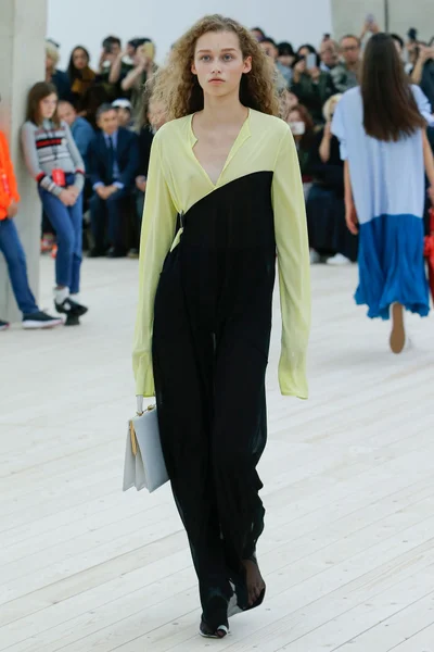 Look 27